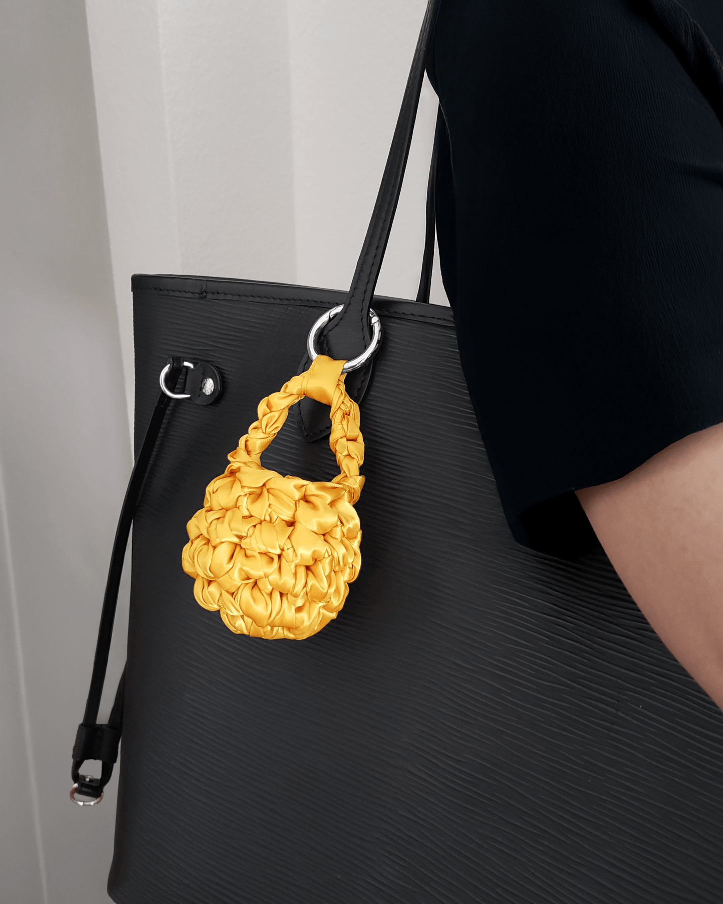 le nid bag charm